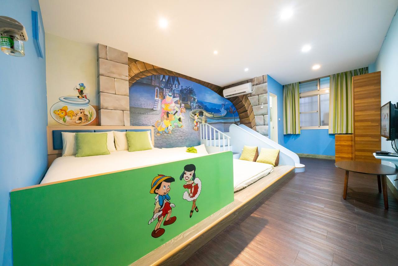 Fairytale House Bed & Breakfast Tainan Bagian luar foto