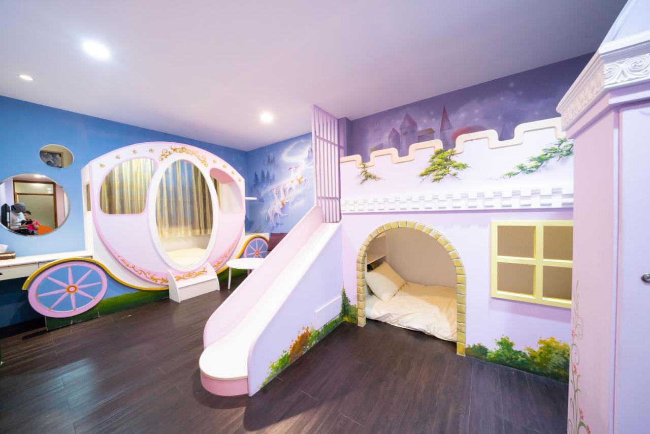 Fairytale House Bed & Breakfast Tainan Bagian luar foto