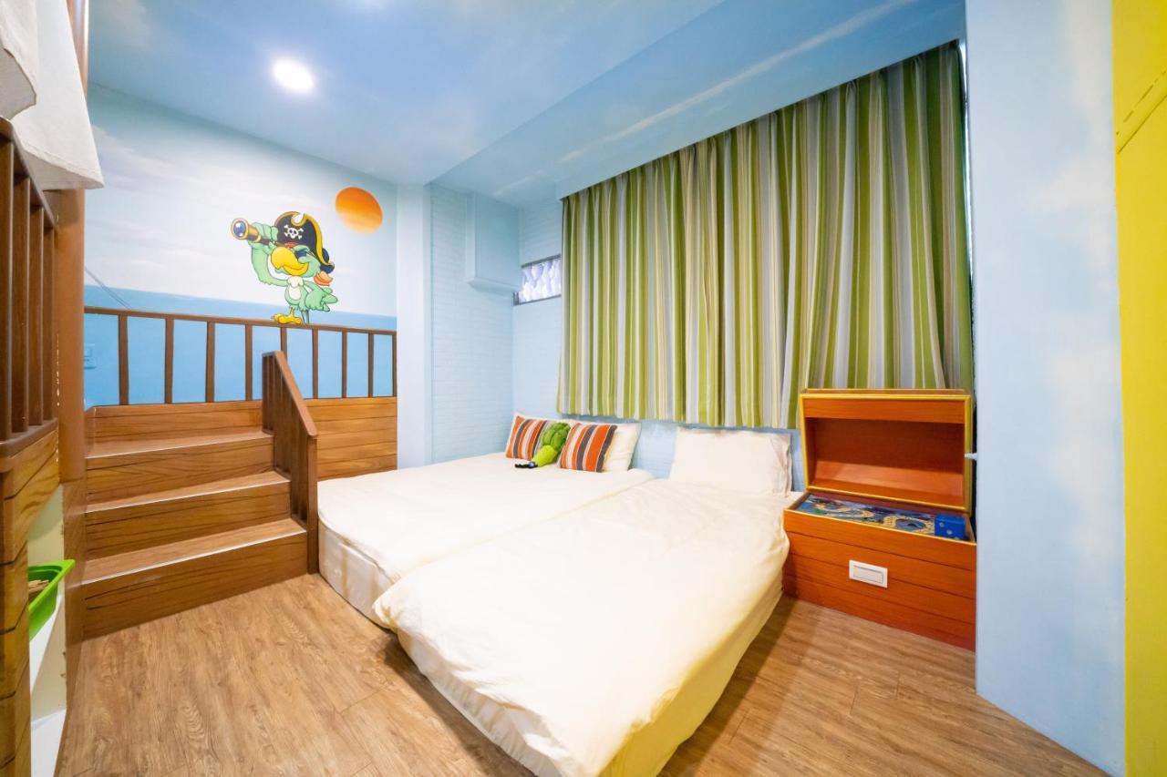 Fairytale House Bed & Breakfast Tainan Bagian luar foto