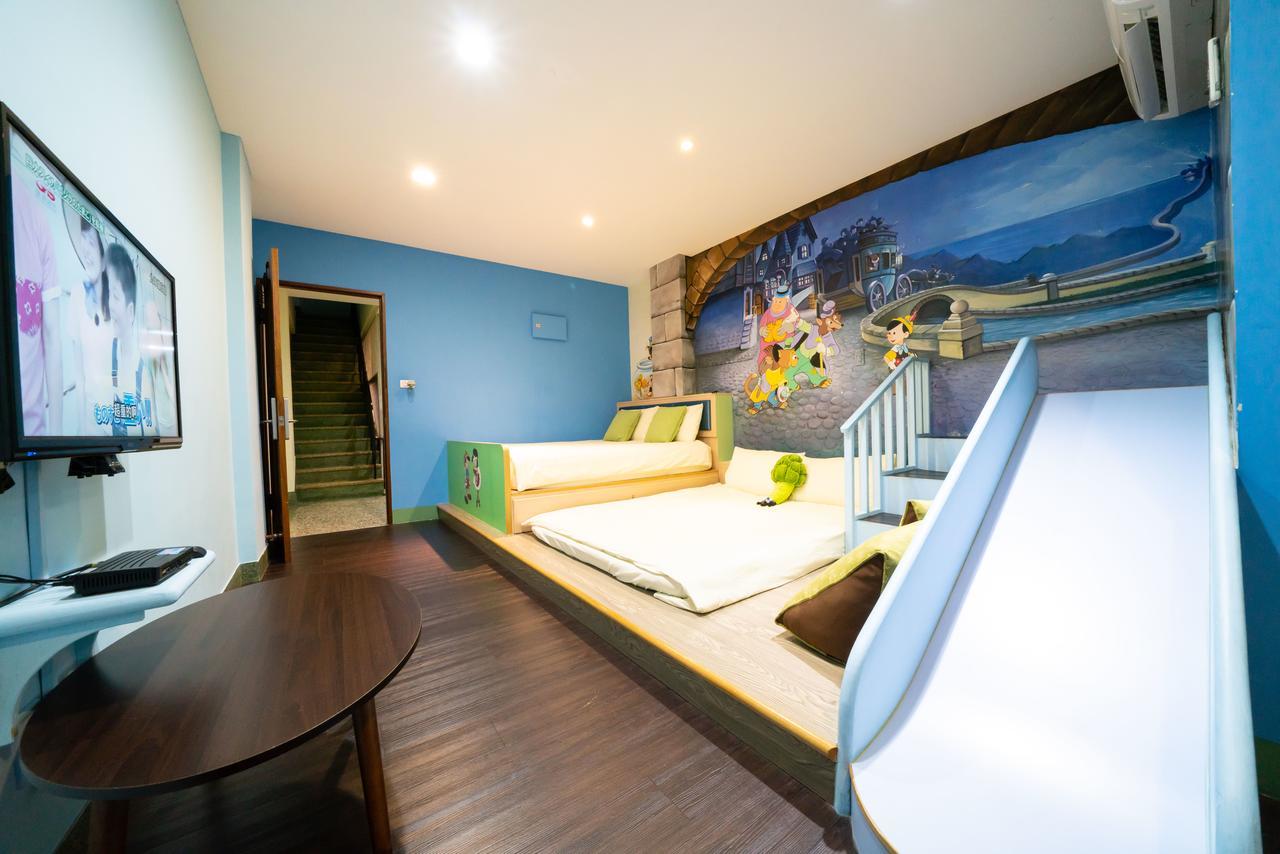 Fairytale House Bed & Breakfast Tainan Bagian luar foto