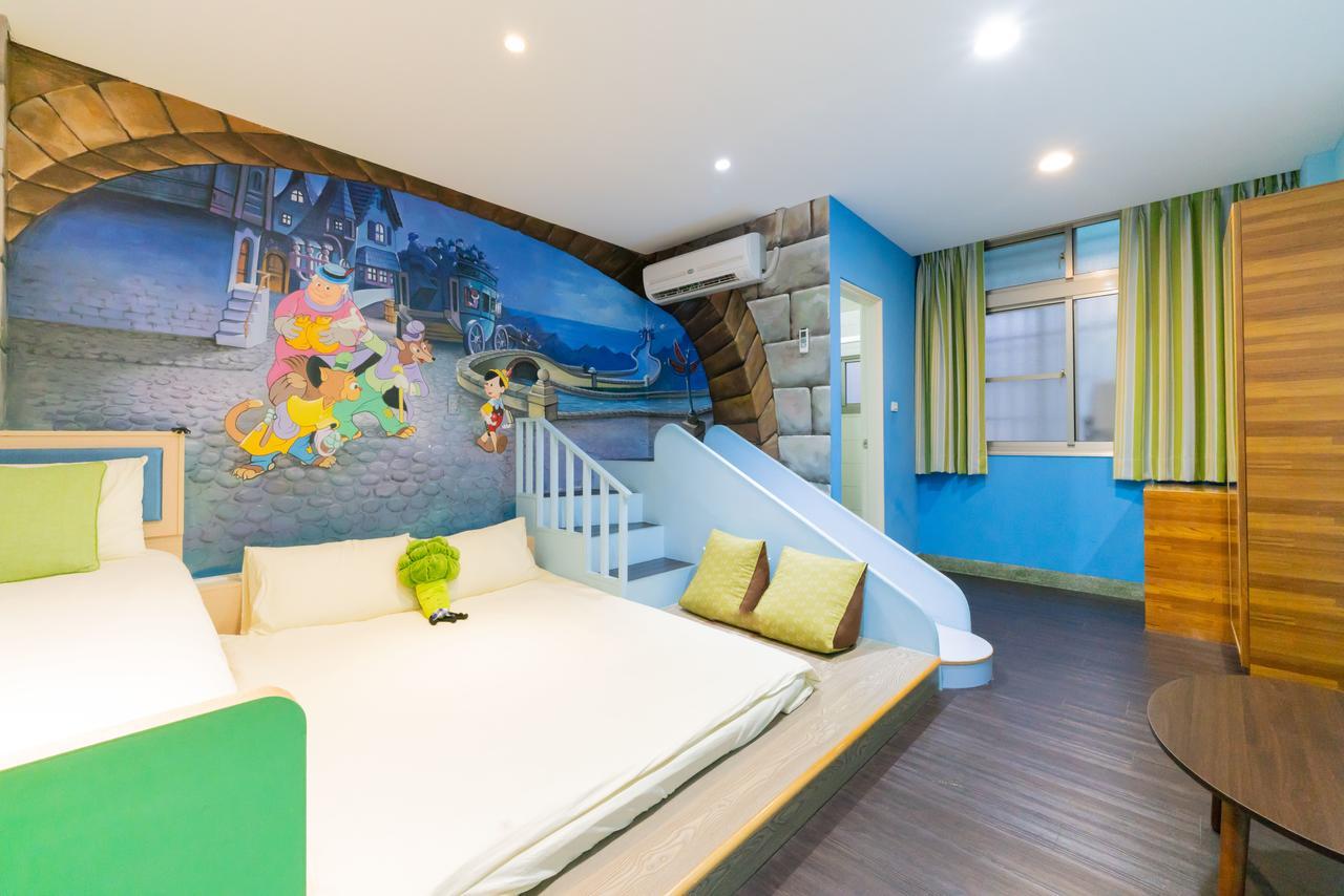 Fairytale House Bed & Breakfast Tainan Bagian luar foto